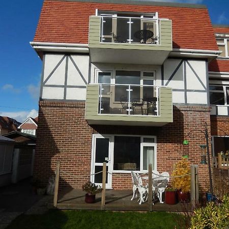 Gables Court Holiday Apartments Swanage Exterior photo